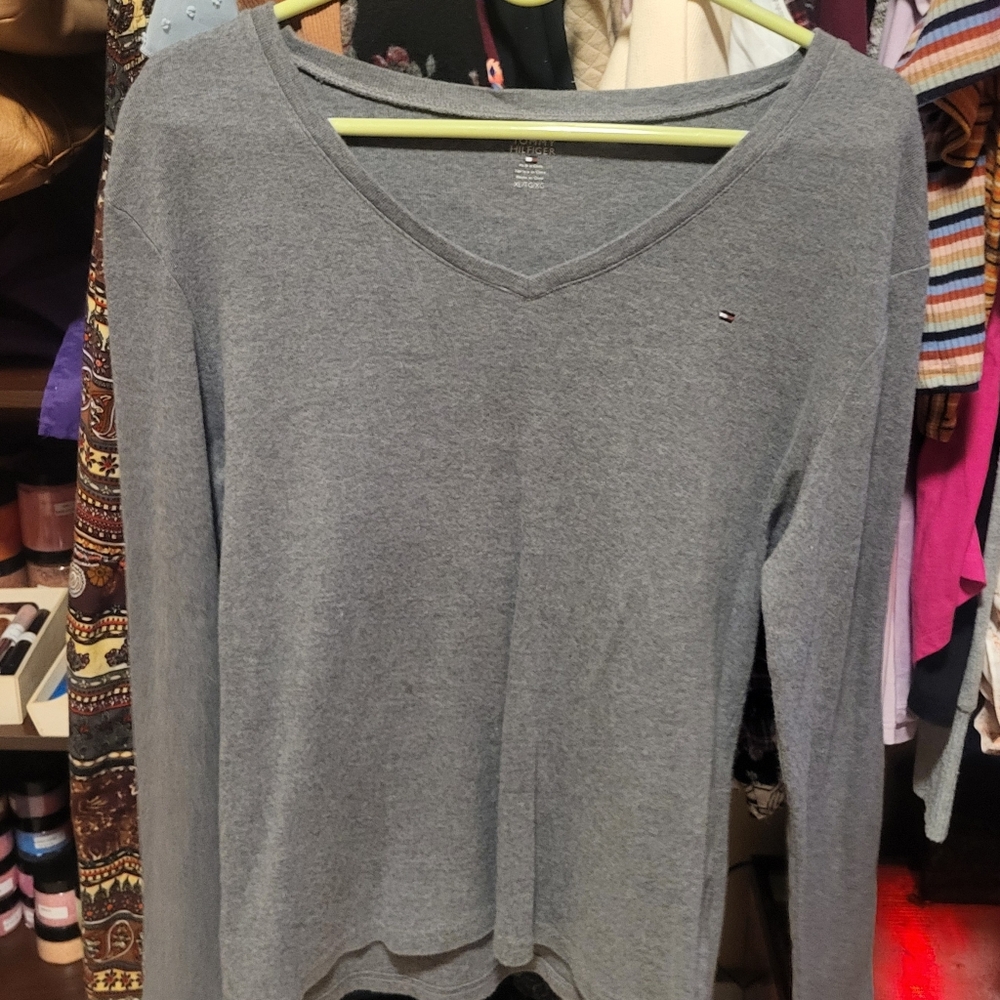 Nwot Tommy Hilfiger Gray Long Sleeve V-Neck Top